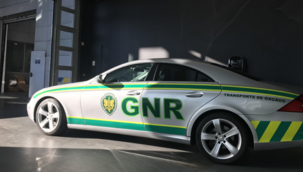 Mercedes-Benz CLS assistido na Soc. Com. C. Santos apoia GNR no transporte de órgãos