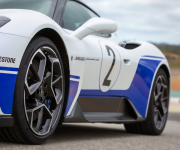 Bridgestone faz novo lançamento  Potenza Race