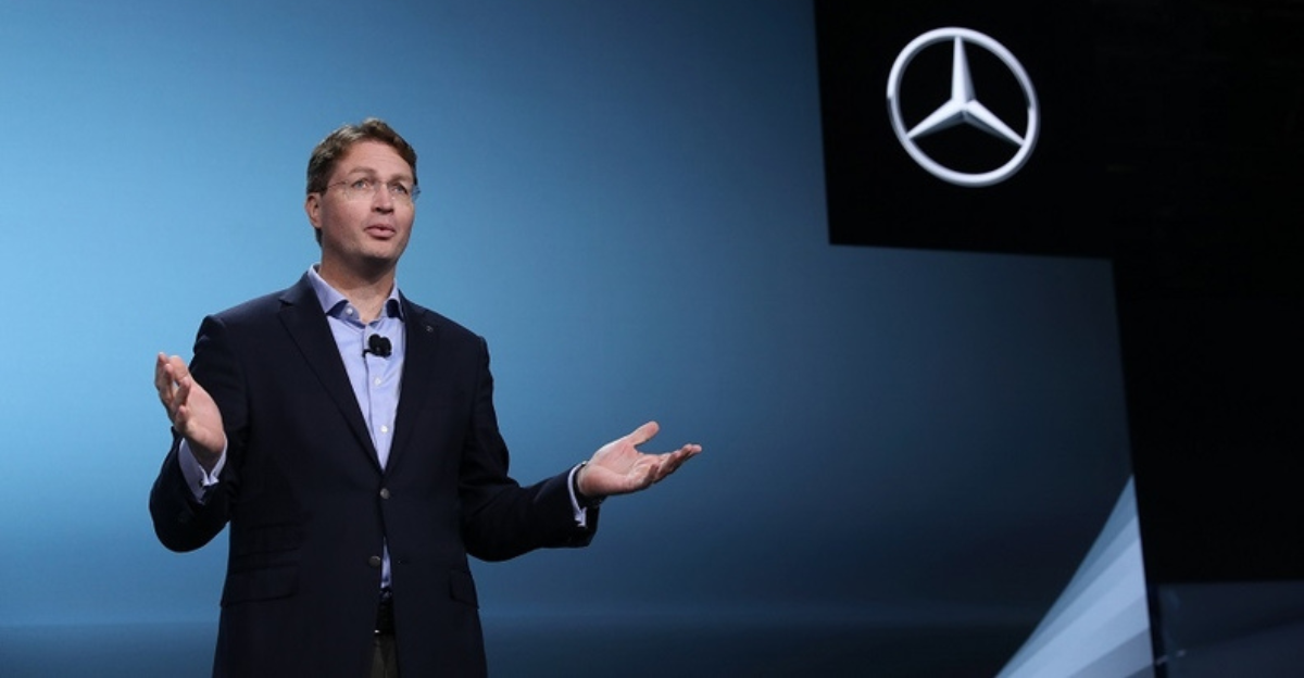 Mercedes vai investir 1,2 mil milhões de euros na produção de novos modelos e veículos elétricos em Espanha