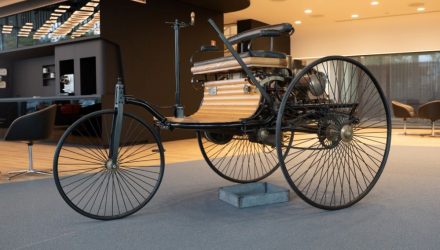 Novas instalações Soc. Com. C. Santos recebem automóvel mais antigo do mundo
