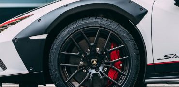 Bridgestone Colabora com a Lamborghini para Desenvolver o Primeiro Pneu Run-Flat Todo-o-Terreno