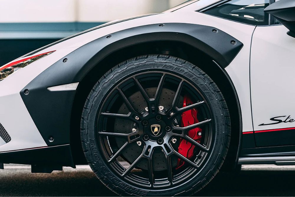 Bridgestone Colabora com a Lamborghini para Desenvolver o Primeiro Pneu Run-Flat Todo-o-Terreno