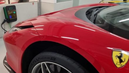 Krautli instala o primeiro CHARGESTORM 2 da CTEK no concessionário Ferrari Lisboa