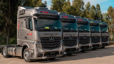 Grupo TKW reforça frota Mercedes-Benz Trucks com Soc. Com. C. Santos