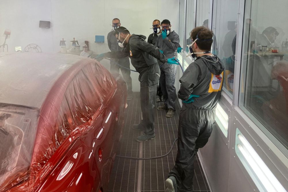A Glasurit dá formação aos pintores da Rede de Concessionários Nissan no seu Centro de Competência em Guadalajara
