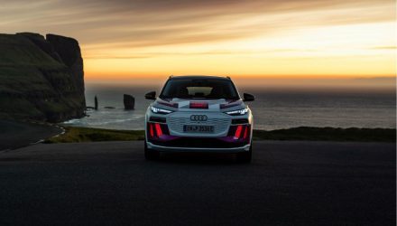 Iluminação inteligente e vibrante: O Audi Q6 e-tron com tecnologia digital OLED de segunda geração