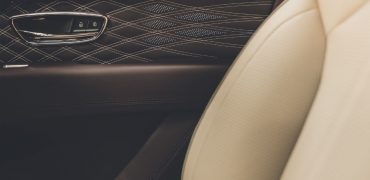 Bentley lança, em Monterey, couro Olive Tan, como etapa de processo de sustentabilidade