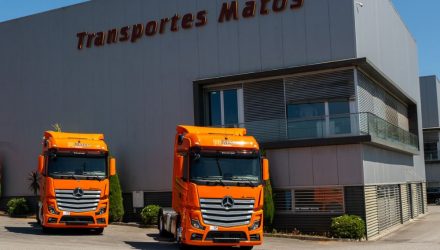 Soc. Com. C. Santos fornece dois Mercedes-Benz Actros à Transportes Matos & Filhos