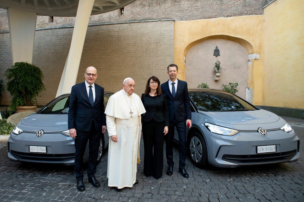 Volkswagen eletrifica frota do Vaticano