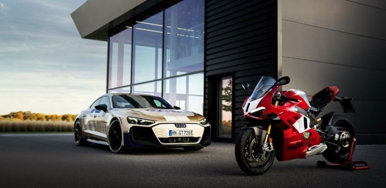 O dobro da adrenalina o protótipo do Audi e-tron GT e a Ducati Panigale V4 R
