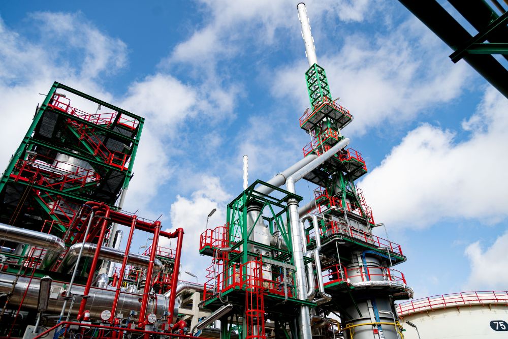 Repsol inicia produção em larga escala na primeira fábrica ibérica de combustíveis renováveis
